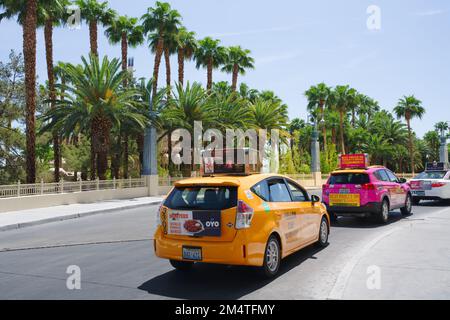 Las Vegas, Nevada, USA- May 5, 2022.  Taxi cabs lined up close to the hotel waiting for customers, Mandalay Bay Hotel and Casino Stock Photo