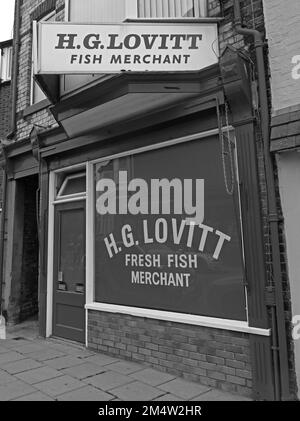 Fresh fish merchant, HG Lovitt ,7 Mitford St, Filey, North Yorkshire, England, UK, YO14 9DX Stock Photo