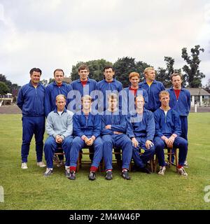 File photo dated 26-07-1966 of The England team to play Portugal in the World Cup semi final: (back row, l-r) trainer Harold Shepherdson, George Cohen, Martin Peters, Gordon Banks, Alan Ball, Bobby Moore, Nobby Stiles; (front row, l-r) Bobby Charlton, Roger Hunt, Geoff Hurst, Ray Wilson, Jack Charlton. Former England and Fulham defender George Cohen has died aged 83. Issue date: Friday December 23, 2022. Stock Photo