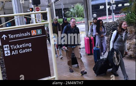 Orlando, United States. 22nd Dec, 2022. Travelers make their way through Orlando International Airport two days before Christmas Eve in Orlando, Florida. The airport is expecting 3 million passengers during this holiday travel time despite a powerful winter storm that is causing thousands of flight delays and cancellations. Credit: SOPA Images Limited/Alamy Live News Stock Photo