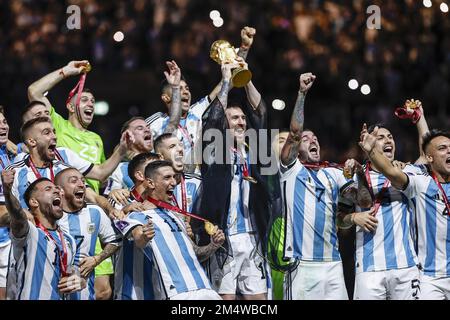 AL DAAYEN - Argentina goalkeeper Franco Armani, Juan Foyth of Argentina, Nicolas Tagliafico of Argentina, Gonzalo Montiel of Argentina, Leandro Daniel Paredes of Argentina, German Pezzella of Argentina, Rodrigo De Paul of Argentina, Marcos Acuna of Argentina, Julian Alvarez of Argentina, Lionel Messi of Argentina, Angel Di Maria of Argentina, Argentina goalkeeper Geronimo Rulli, Cristian Romero of Argentina, Exequiel Palacios of Argentina, Angel Correa of Argentina, Thiago Almada of Argentina, Alejandro Gomez of Argentina, Guido Rodriguez of Argentina, Nicolas Otamendi of Argentina , Alexis Ma Stock Photo