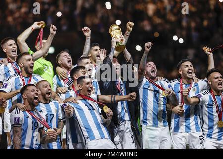 AL DAAYEN - Argentina goalkeeper Franco Armani, Juan Foyth of Argentina, Nicolas Tagliafico of Argentina, Gonzalo Montiel of Argentina, Leandro Daniel Paredes of Argentina, German Pezzella of Argentina, Rodrigo De Paul of Argentina, Marcos Acuna of Argentina, Julian Alvarez of Argentina, Lionel Messi of Argentina, Angel Di Maria of Argentina, Argentina goalkeeper Geronimo Rulli, Cristian Romero of Argentina, Exequiel Palacios of Argentina, Angel Correa of Argentina, Thiago Almada of Argentina, Alejandro Gomez of Argentina, Guido Rodriguez of Argentina, Nicolas Otamendi of Argentina , Alexis Ma Stock Photo