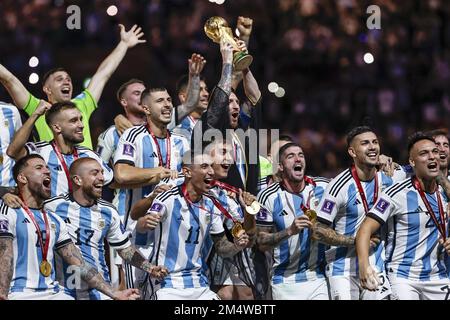 AL DAAYEN - Argentina goalkeeper Franco Armani, Juan Foyth of Argentina, Nicolas Tagliafico of Argentina, Gonzalo Montiel of Argentina, Leandro Daniel Paredes of Argentina, German Pezzella of Argentina, Rodrigo De Paul of Argentina, Marcos Acuna of Argentina, Julian Alvarez of Argentina, Lionel Messi of Argentina, Angel Di Maria of Argentina, Argentina goalkeeper Geronimo Rulli, Cristian Romero of Argentina, Exequiel Palacios of Argentina, Angel Correa of Argentina, Thiago Almada of Argentina, Alejandro Gomez of Argentina, Guido Rodriguez of Argentina, Nicolas Otamendi of Argentina , Alexis Ma Stock Photo