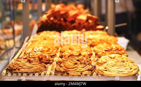 Apple tartelettes in French boulangerie in Paris Stock Photo
