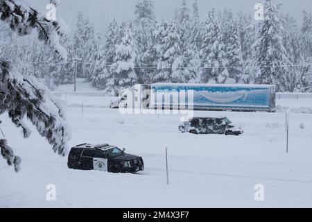 Hazardous Driving Conditions Over Donner Pass. An Amazon truck waiting out the storm Highway 80- Truckee, California Stock Photo