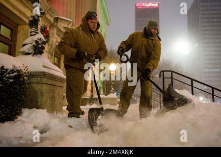 Columbus, Ohio, USA. 23rd Dec, 2022. LUKE HANNAN and BRYAN DERR shovel ...