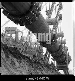 ***AUGUST 1983 FILE PHOTO***  Transit pipeline laying. The first kilometres of insulated pipeline with a diameter of 1,400 millimetres have been laid Stock Photo