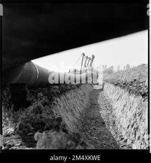 ***AUGUST 1983 FILE PHOTO***  Transit pipeline laying. The first kilometres of insulated pipeline with a diameter of 1,400 millimetres have been laid Stock Photo