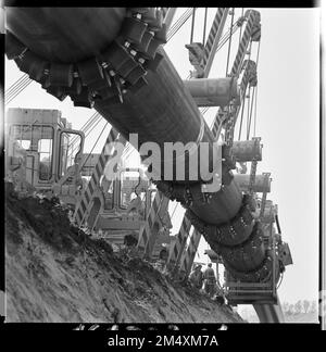 ***AUGUST 1983 FILE PHOTO***  Transit pipeline laying. The first kilometres of insulated pipeline with a diameter of 1,400 millimetres have been laid Stock Photo