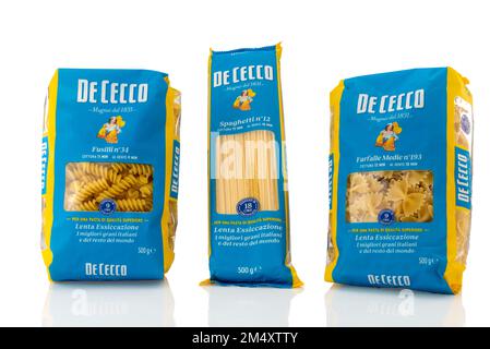 Pasta DE CECCO. Traditional Italian Food manufactured in Fara San Martino,  Italy Stock Photo - Alamy