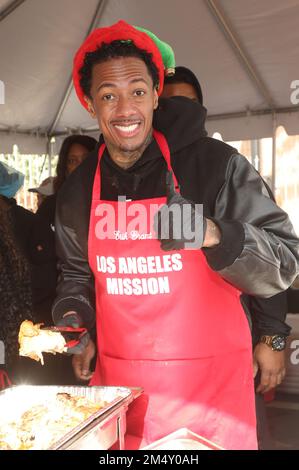 Los Angeles, Ca. 23rd Dec, 2022. Nick Cannon at the Los Angeles Mission's Annual Christmas Feed-the-Homeless Event in Los Angeles, California on December 23, 2022. Credit: Faye Sadou/Media Punch/Alamy Live News Stock Photo