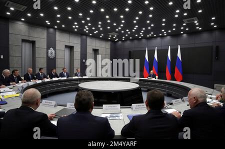 Tula, Russia. 23rd Dec, 2022. Russian President Vladimir Putin, chairs a face-to-face meeting with executives of Defense industries at the regional situation center, December 23, 2022 in Tula, Russia. Credit: Russian Presidential Press Office/Kremlin Pool/Alamy Live News Stock Photo