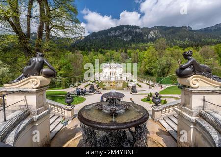 Royal Villa Linderhof Palace with fountain at the Temple of Venus, municipality of Ettal, district of Garmisch Partenkirchen, Upper Bavaria, Bavaria Stock Photo