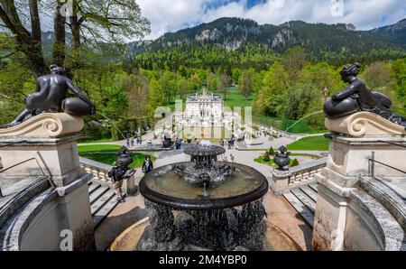 Royal Villa Linderhof Palace with fountain at the Temple of Venus, municipality of Ettal, district of Garmisch Partenkirchen, Upper Bavaria, Bavaria Stock Photo