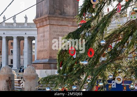 Christmas tree in St. Peter's Square, Vatican City. Decoration with the symbol: Make Love Not War. Against the war in Ukraine. Rome, Italy, EU. 2022 Stock Photo