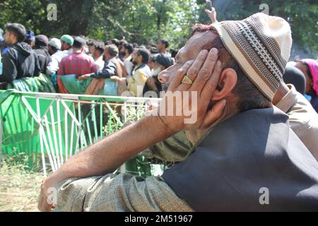 Sahib Rasool Devotees praying while observing the 65th Urs of Hazrat Syed Rasool ...