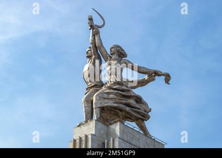 MOSCOW, RUSSIA - APRIL 14, 2021: Monument 'Worker and collective farmer' close-up. Moscow (VDNH) Stock Photo