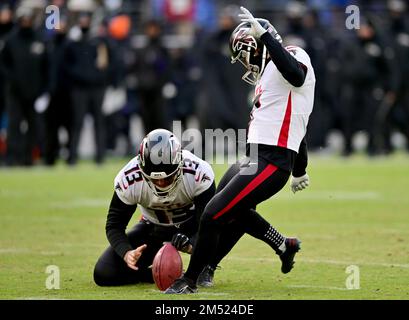 Atlanta Falcons place kicker Younghoe Koo (7) celebrates with Atlanta  Falcons long snapper Liam McCullough (48) after Koo's field goal against  the Chicago Bears during the second half of an NFL football