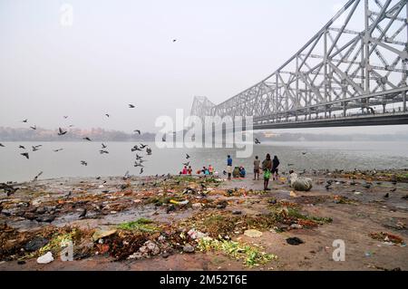 Mallick Ghat on the banks of the Hooghly river in Kolkata, West Bengal, India. Stock Photo