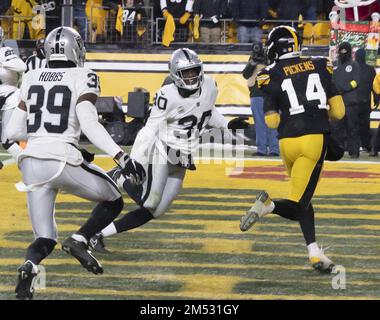 Las Vegas Raiders safety Duron Harmon (30) plays against the Tennessee  Titans during an NFL football game Sunday, Sept. 25, 2022, in Nashville,  Tenn. (AP Photo/John Amis Stock Photo - Alamy