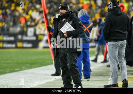 Pittsburgh, Pennsylvania, USA. 24th Dec, 2022. December 24th, 2022 Las Vegas Raiders head coach Josh McDaniels during Pittsburgh Steelers vs Las Vegas Raiders in Pittsburgh, PA. Jake Mysliwczyk/BMR (Credit Image: © Jake Mysliwczyk/BMR via ZUMA Press Wire) Stock Photo