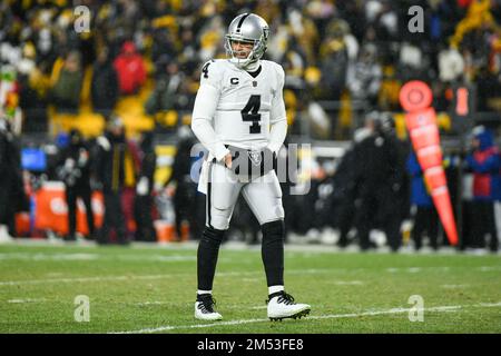 Pittsburgh, Pennsylvania, USA. 24th Dec, 2022. December 24th, 2022 Las Vegas Raiders quarterback Derek Carr (4) walking during Pittsburgh Steelers vs Las Vegas Raiders in Pittsburgh, PA. Jake Mysliwczyk/BMR (Credit Image: © Jake Mysliwczyk/BMR via ZUMA Press Wire) Stock Photo