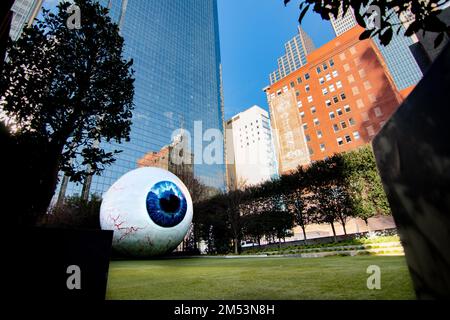 The Giant Eyeball with Santander Tower. Dallas, Texas, USA. Stock Photo