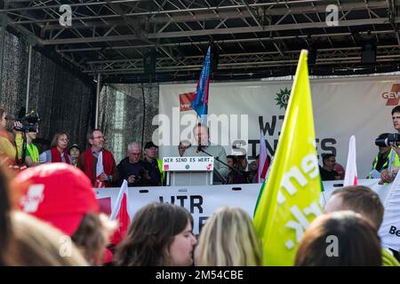 Ver.di, Verdi Federal Chairman Frank Bsirske speaks, crowd in front of stage, slogan We are worth it, warning strike of public service employees Stock Photo