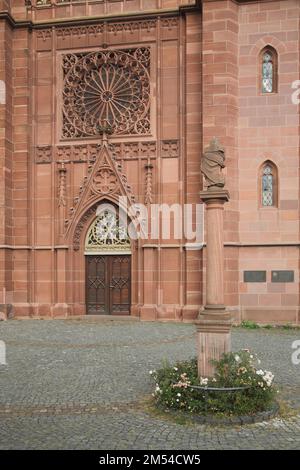 Portal with tympanum, archivolt and rosette from the late Gothic Rheingau Cathedral, Geisenheim, Rheingau, Taunus, Hesse, Germany Stock Photo