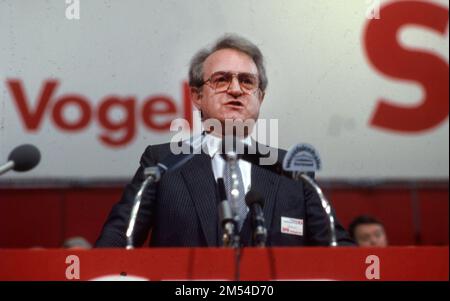 Dortmund. Party Congress of the Social Democratic Party of GermanySPD) on 29. 6. 1983 in the Westfalenhalle. Johannes Rau Stock Photo