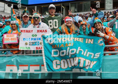 Miami. FL USA; Miami Dolphins mascot T.D. and Santa Claus cheer on the fans  prior to an NFL game against the Green Bay Packers at the Hard Rock  Stadium, Sunday, December 25