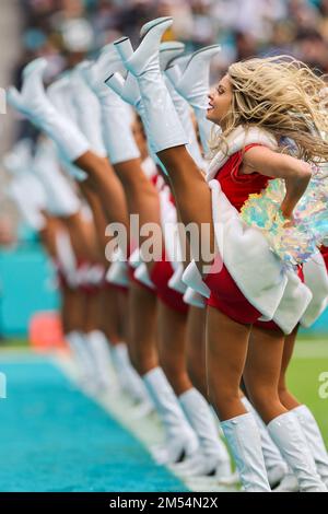 Tyreek Hill TD w/ Cheerleader Dance 