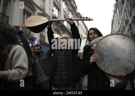 Paris, France. 26th Dec 2022. White march in memory of the three victims of the racist attack against the Kurdish community perpetrated on Friday 23 December. Paris, France on December 26, 2022. The march begins at 16 rue d'Enghien in Paris, the site of the shooting, and heads towards 147 rue La Fayette, where three Kurdish activists were killed ten years ago. Photo by Eliot Blondet/ABACAPRESS.COM Credit: Abaca Press/Alamy Live News Stock Photo