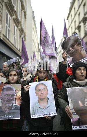 Paris, France. 26th Dec 2022. White march in memory of the three victims of the racist attack against the Kurdish community perpetrated on Friday 23 December. Paris, France on December 26, 2022. The march begins at 16 rue d'Enghien in Paris, the site of the shooting, and heads towards 147 rue La Fayette, where three Kurdish activists were killed ten years ago. Photo by Eliot Blondet/ABACAPRESS.COM Credit: Abaca Press/Alamy Live News Stock Photo