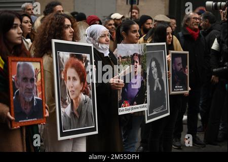 Paris, France. 26th Dec 2022. White march in memory of the three victims of the racist attack against the Kurdish community perpetrated on Friday 23 December. Paris, France on December 26, 2022. The march begins at 16 rue d'Enghien in Paris, the site of the shooting, and heads towards 147 rue La Fayette, where three Kurdish activists were killed ten years ago. Photo by Eliot Blondet/ABACAPRESS.COM Credit: Abaca Press/Alamy Live News Stock Photo