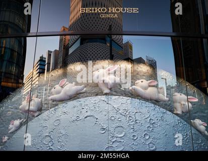 Tokyo. 26th Dec, 2022. This photo taken on Dec. 26, 2022 shows a shopwindow with rabbit decorations to welcome the Year of Rabbit in Ginza, Tokyo, Japan. Credit: Zhang Xiaoyu/Xinhua/Alamy Live News Stock Photo