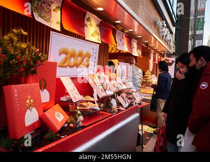 Tokyo, Japan. 26th Dec, 2022. A shop presents new year desserts to attract customers in Ginza, Tokyo, Japan, Dec. 26, 2022. Credit: Zhang Xiaoyu/Xinhua/Alamy Live News Stock Photo