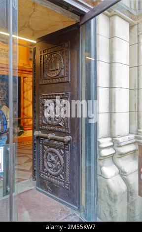 Cleveland’s Soldiers & Sailors Monument: Tablet Room bronze door by Levi Scofield. Stock Photo