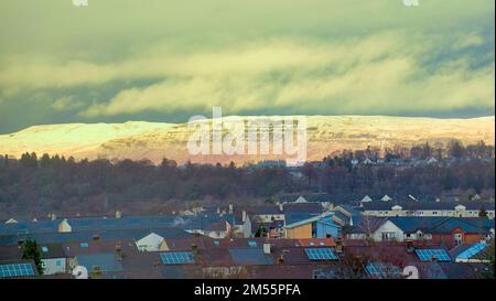 Glasgow, Scotland, UK 26th December, 2022. UK Weather: Snow on the campsie fell hills in the north of the city over the suburb of bearsden. Credit Gerard Ferry/Alamy Live News Stock Photo