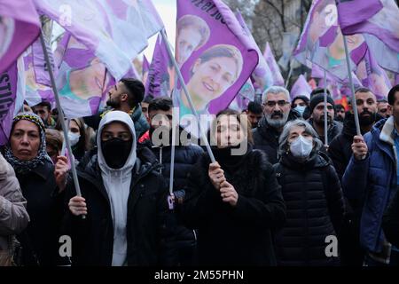 Paris, Ile de France, FRANCE. 26th Dec, 2022. People holding flags with the faces of the three Kurds killed on December 23th 2022 are walking through the center of Paris. The man who was arrested after the crime on december 23th 2022, admits racial reasons for the killings. (Credit Image: © Remon Haazen/ZUMA Press Wire) Credit: ZUMA Press, Inc./Alamy Live News Stock Photo