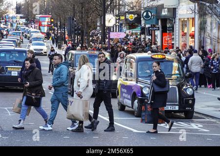 London, UK. 26th Dec, 2022. Boxing Day shoppers on Oxford Street. Credit: Marcin Rogozinski/Alamy Live News Stock Photo