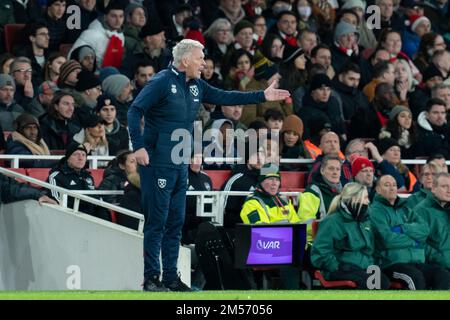 David Moyes Manager of West Ham United during the Premier League match Arsenal vs West Ham United at Emirates Stadium, London, United Kingdom, 26th December 2022  (Photo by Richard Washbrooke/News Images) Stock Photo