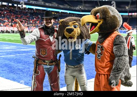 Atlanta falcons mascot hi-res stock photography and images - Alamy