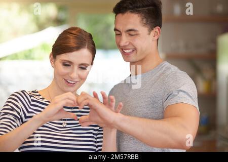 Wedding photo pose hi-res stock photography and images - Page 11 - Alamy