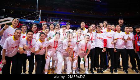 (221227) -- BEIJING, Dec. 27, 2022 (Xinhua) -- File photo taken on Oct. 1, 2022 shows members of Team China pose for group photos after the final against the United States at the FIBA Women's Basketball World Cup 2022 in Sydney, Australia. China battled past Olympic bronze medalists France and hosts Australia en route to reaching the final of the women's basketball World Cup for the first time in 28 years. China lost to the United States 83-61 in the final, but the silver medal for China's women represented the nation's best finish in the global showpiece since 1994. (Xinhua/Hu Jingchen) Stock Photo