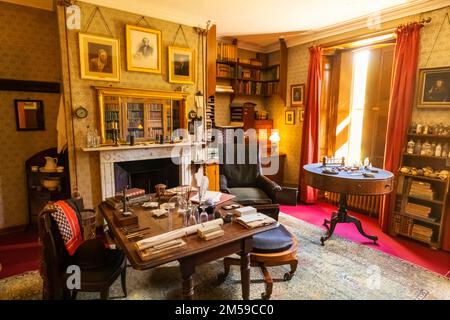England, London, Bromly, Downe, Down House, The Former Home of English Naturalist Charles Darwin, Interior View of The Study *** Local Caption ***  UK Stock Photo