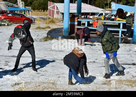 Zinacantepec, Mexico. 26th Dec, 2022. December 26 in Zinacantepec, Mexico :Hundreds of tourists visited the Nevado de Toluca Volcano 'Xinantecatl' National Park due to the first snowfall of the year caused by the cold front number 19. on December 26 in Zinacantepec, México. (Photo by Arturo Hernández/Eyepix Group/Sipa USA) Credit: Sipa USA/Alamy Live News Stock Photo