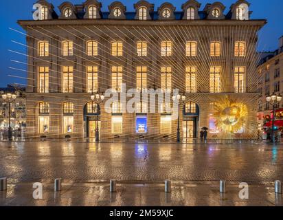 The flagship Louis Vuitton store at Place Vendome, Paris, France Stock  Photo - Alamy