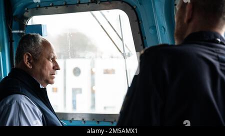 BERGEN, Norway (Feb. 16, 2022) — Secretary of the Navy Carlos Del Toro observes ship mooring procedures from the pilothouse of HNoMS Thor Heyerdahl (F314) with Norwegian Rear Adm. Rune Andersen, Chief of the Royal Norwegian Navy, in Bergen, Norway, Feb. 16, 2022. Secretary Del Toro is in Norway to visit U.S. service members and Norwegian government leaders to reinforce existing bilateral and multilateral security relationships between the U.S. Navy and the Royal Norwegian Navy. Stock Photo