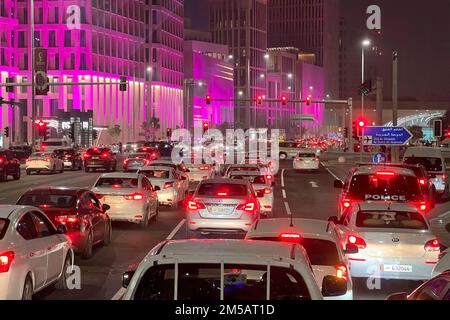 Impressions from Doha/Qatar on December 2nd, 2022. Traffic jam, full, overcrowded streets around withteraftert, withten in the aftert, hustle and bustle, traffic chaos. Soccer World Cup 2022 in Qatar from 20.11. - 18.12.2022 ? Stock Photo